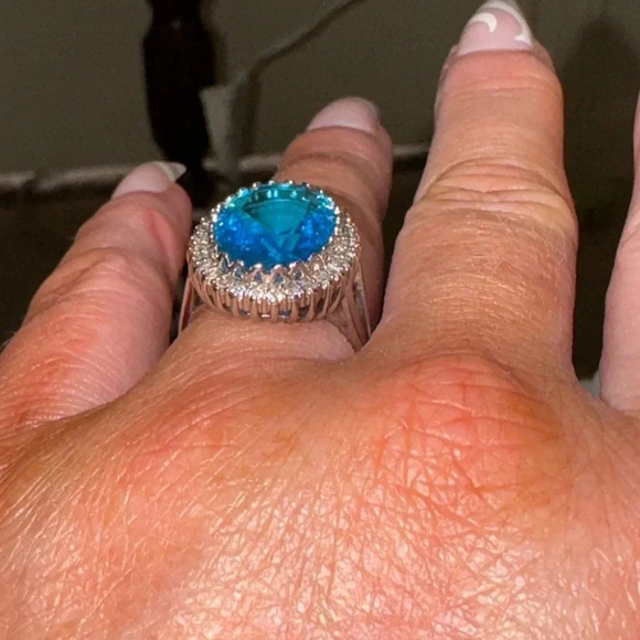 Striking oval 9 carat ocean blue topaz with a cz halo Sterling silver size 7 - Picture 6 of 14